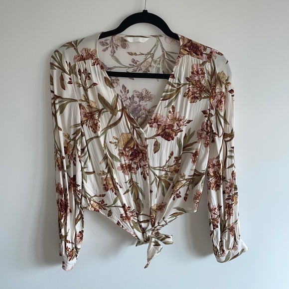 H&M Patterned Tie-hem Blouse - Picture 3 of 9